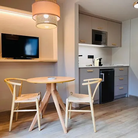 Ξενοδοχείο με διαμερίσματα Boutique Mediodia & (adults Only) 4*