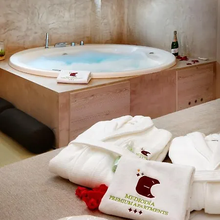 Boutique Mediodia & (adults Only) Apartment *